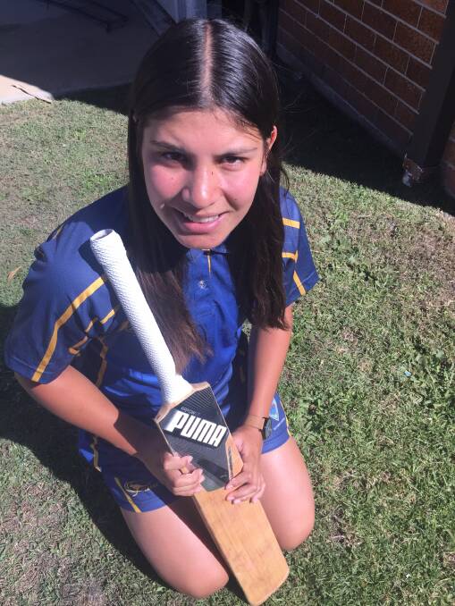 Emerging cricketer Anita Handono would like to sign with a Big Bash team.