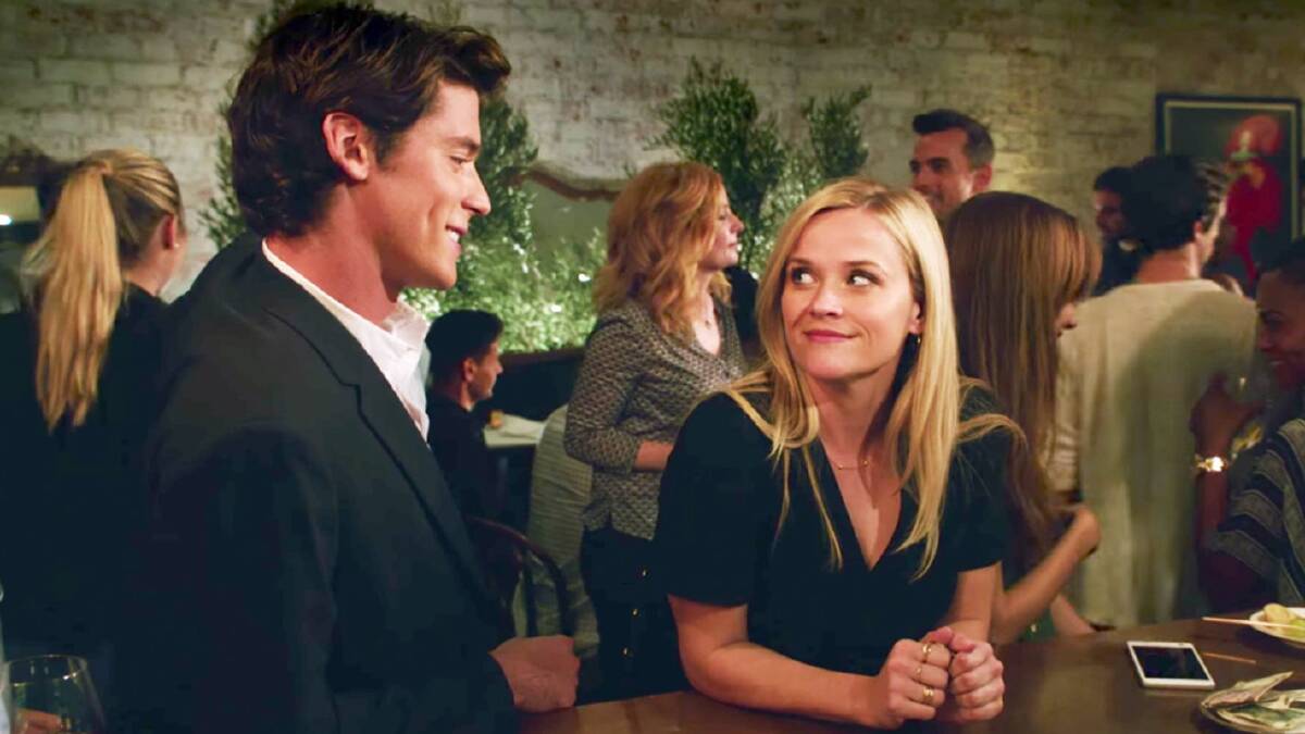 Rom-com: Older woman meets younger hunk and sparks fly. But there is a fly in the ointment. Reese Witherspoon stars with Pico Alexander i Home Again.