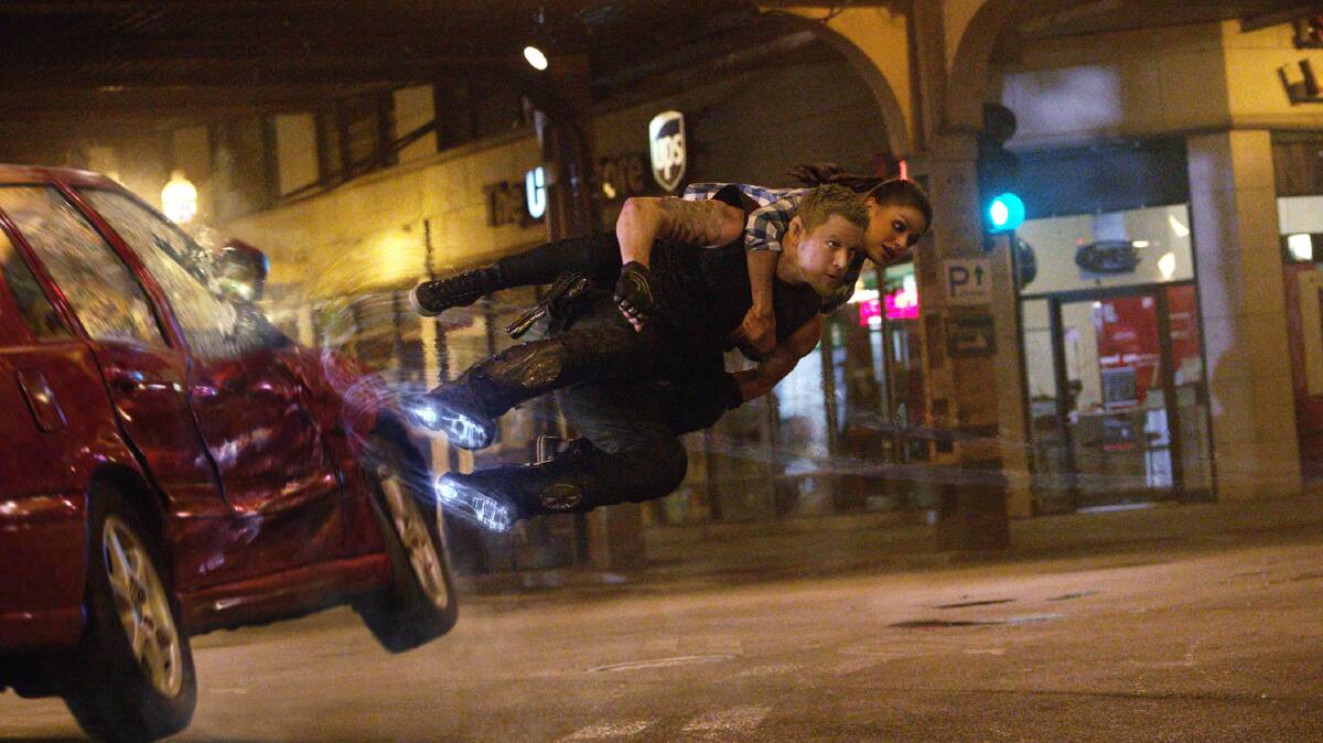 While Mila Kunis and Channing Tatum are fun as Jupiter Jones and Caine, Jupiter Ascending has all the makings of an ambitious bomb.