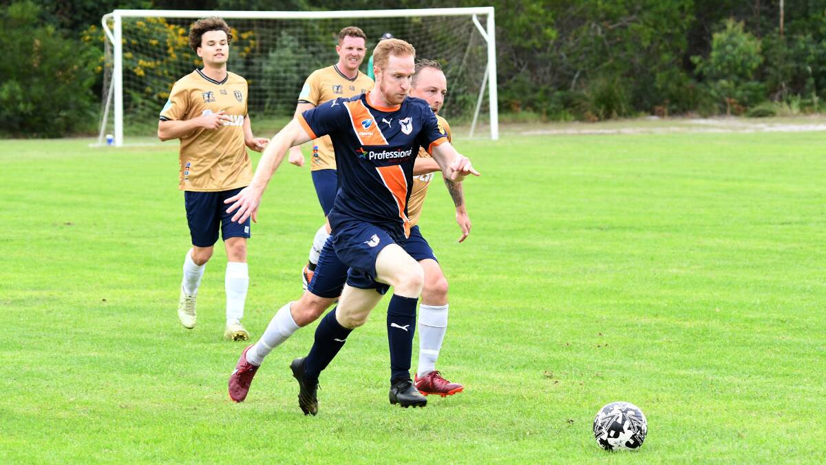 Graeme Pearson gets into clear space during the opening round clash against New Lambton.