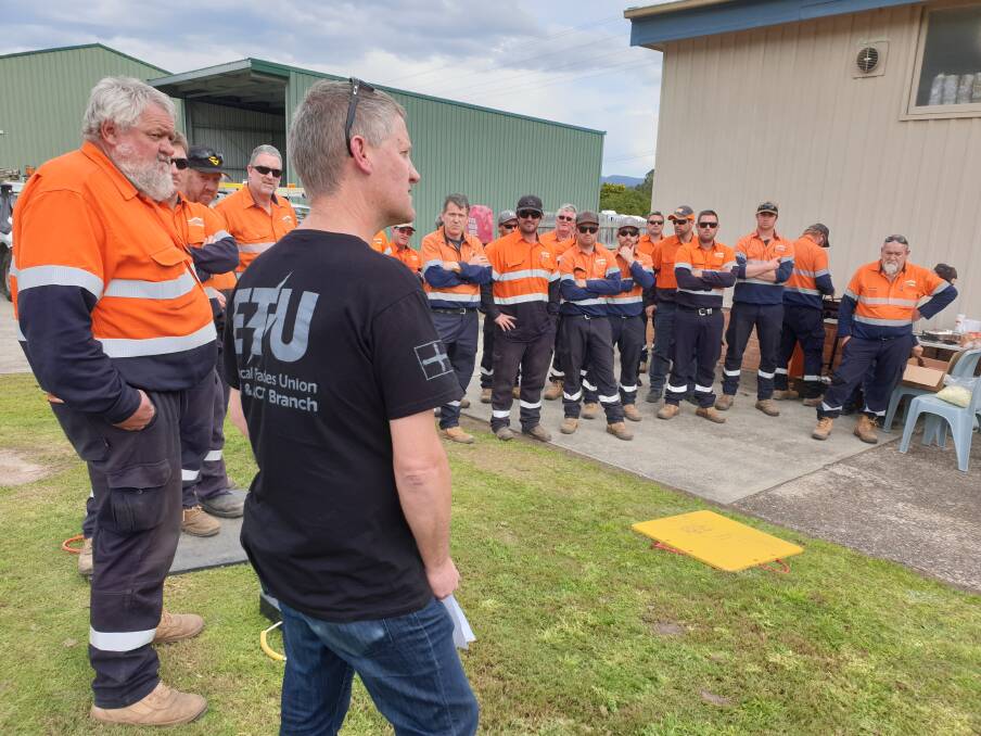 Electrical Trades Union (ETU) secretary, Justin Page spoke to 40 Essential Workers in Bulahdelah last Thursday.