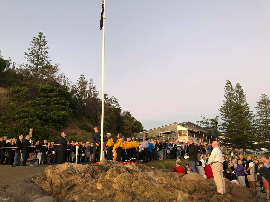 Hundreds attended the dawn services in Black Head this morning. Photo by Deb Schmitzer.