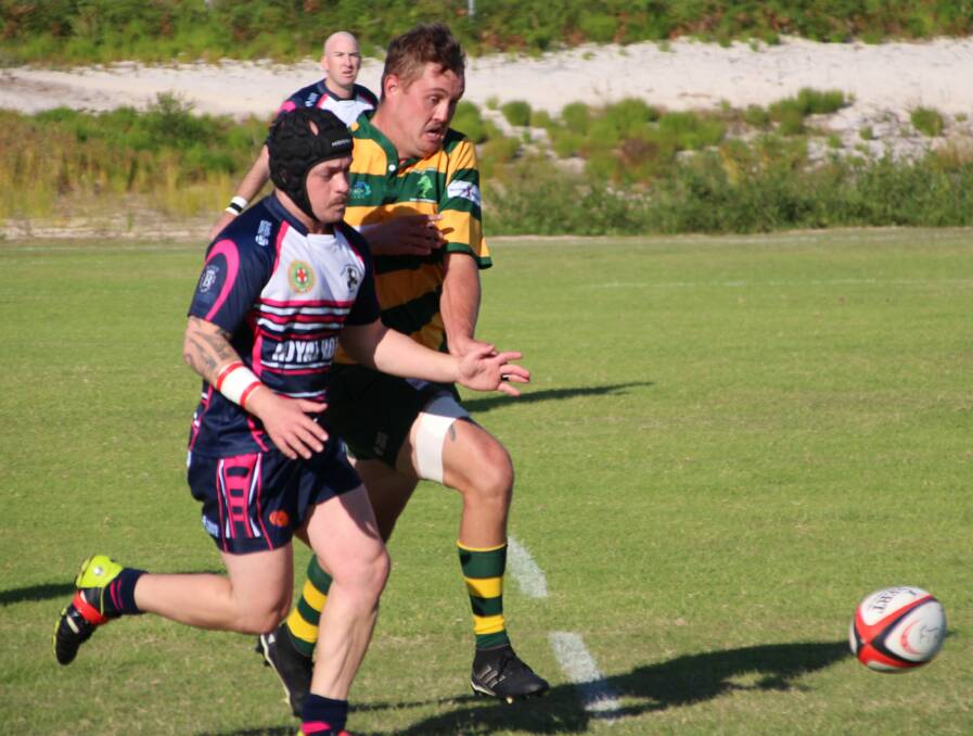 Dolphins backrower, Blake Polson pursues the ball with the Manning River Ratz forward, hooker Lane Frith. Photo Sue Hobbs.