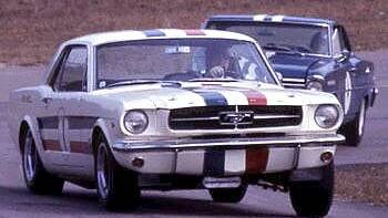 Pete Geoghegans Mustang leads similar car of Norm Beechey.