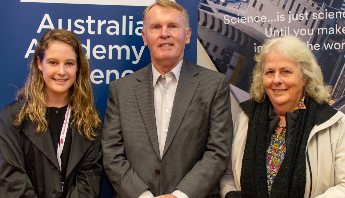 Ella Stephens with astronaut Andy Thomas and former Great Lakes College science teacher Gillian Cortice. Photo courtesy of the Australian Academy of Science.