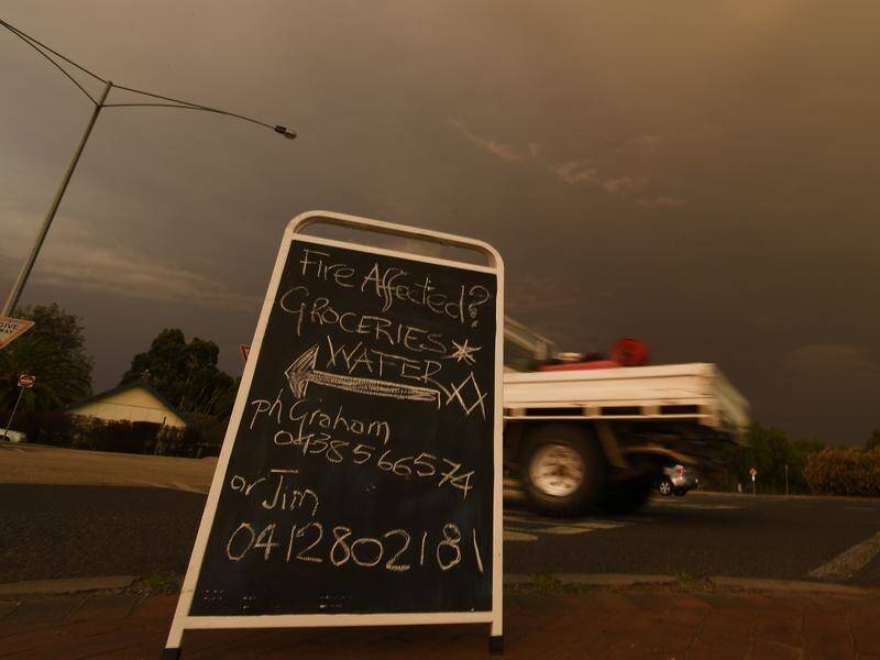 Businesses and sporting bodies will pay employees to stay in Victoria's bushfire-affected regions.