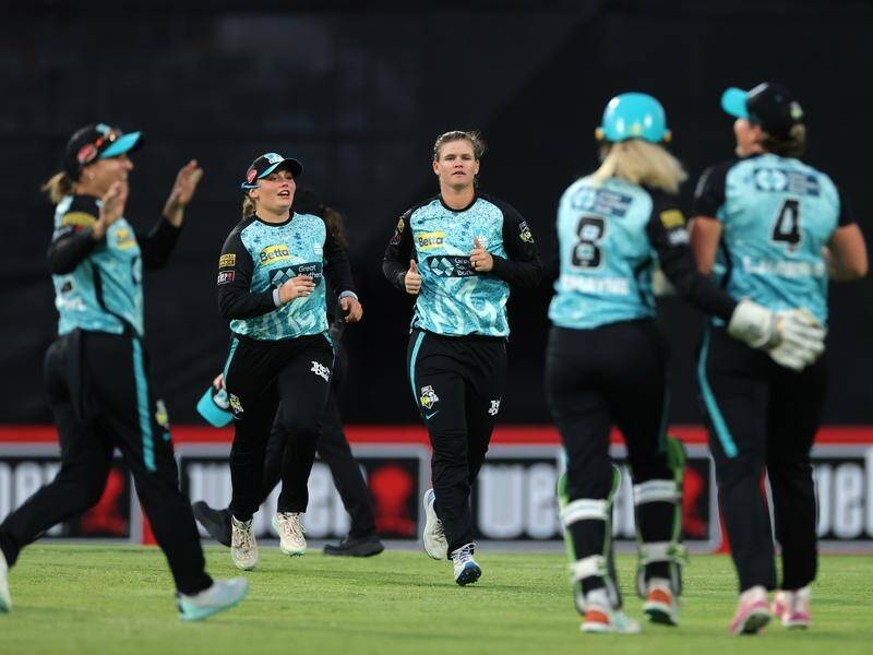 Brisbane Heat are through to the WBBL preliminary final after beating Sydney Thunder by 44 runs. (Richard Wainwright/AAP PHOTOS)
