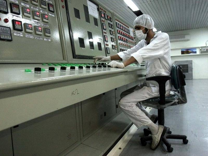 European powers have warned Iran against working on uranium metal-based fuel for a research reactor.