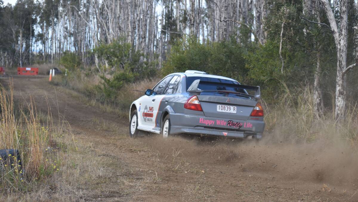 Car 7 driven by Maurer-Kerr throwing some dirt around. Photo: Peter Bowditch