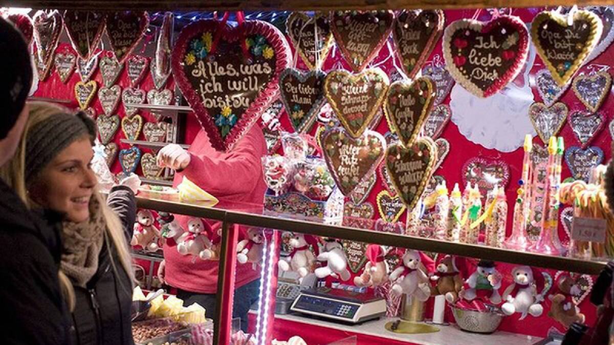 A woman looks at gingerbread hearts at a Christmas market at the Charlottenburg castle in Berlin, Germany. Photo: REUTERS